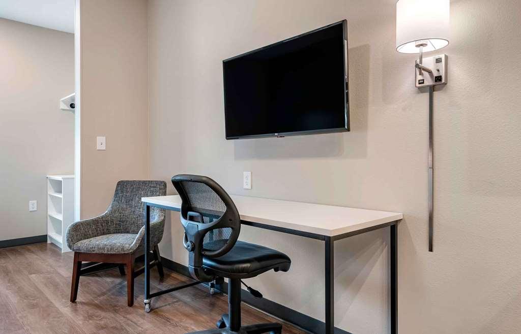 Extended Stay America Premier Suites - Tampa - Fairgrounds - Casino Room photo